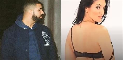 Drakes baby mama Sophie Brussaux shows off her curves in a。